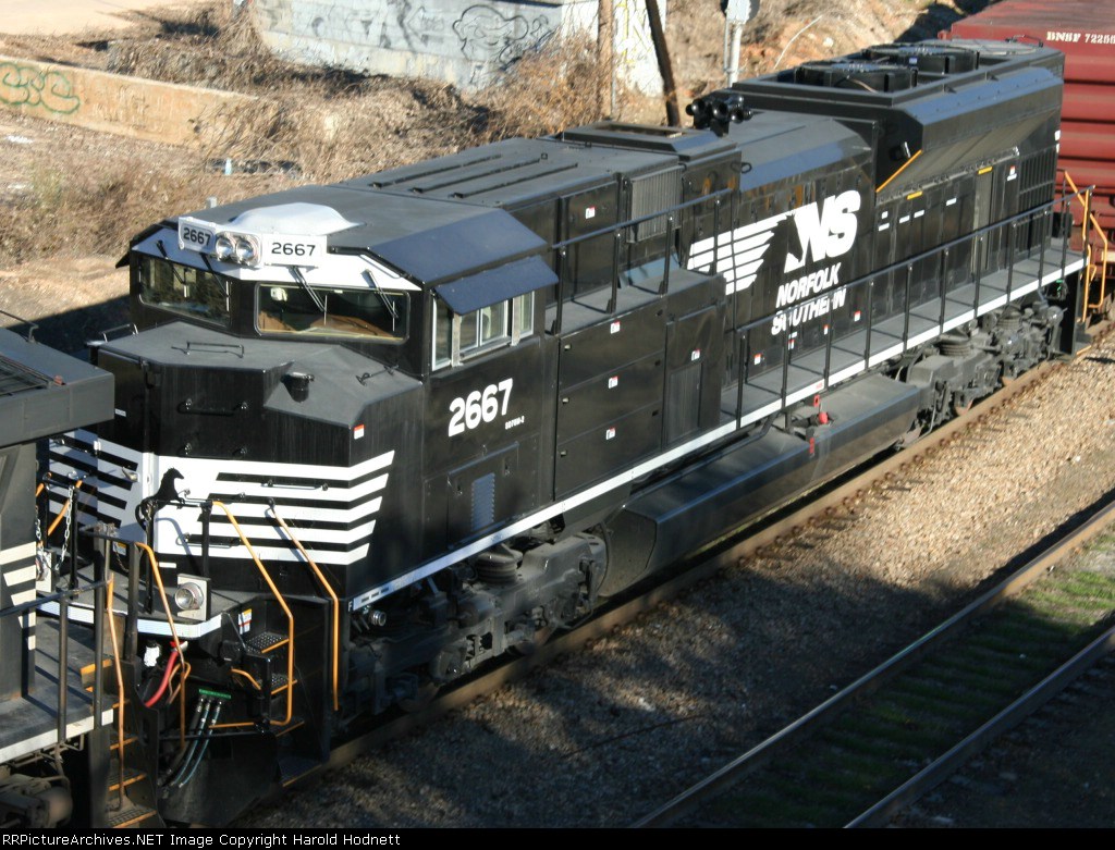 NS 2667 heads out on train 349